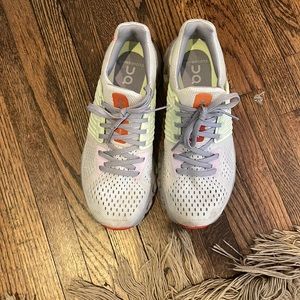On running, women’s running shoes, size 6.5